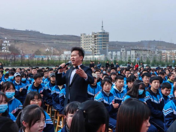 甘肅演藝集團(tuán)歌舞劇院“慶百年華誕，譜隴原新篇”2021年“我們的中國(guó)夢(mèng)”——文化進(jìn)萬(wàn)家暨“隴原紅色文藝輕騎兵”惠民演出在路上