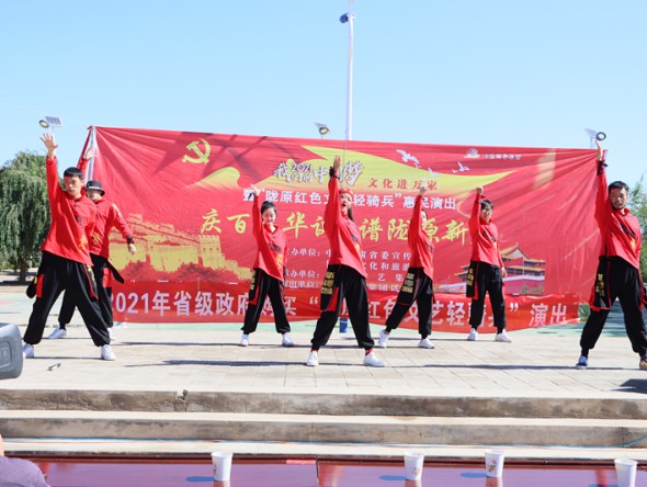 隴原紅色文藝輕騎兵為民勤人民獻(xiàn)上 “精神食糧”“文化大餐”